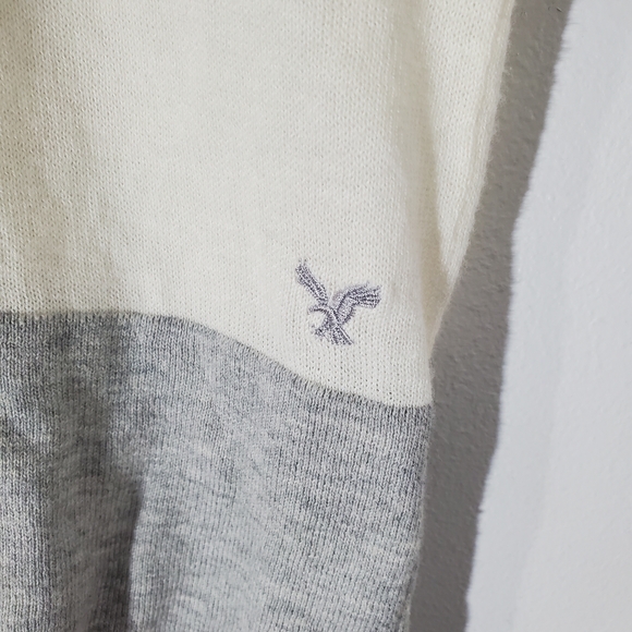 American Eagle Outfitters V-Neck Striped Tee - Picture 3 of 7